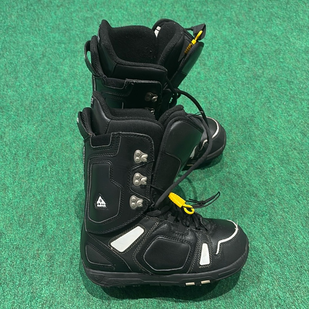 Men’s Burton Freestyle Snowboard Boots Black US 6